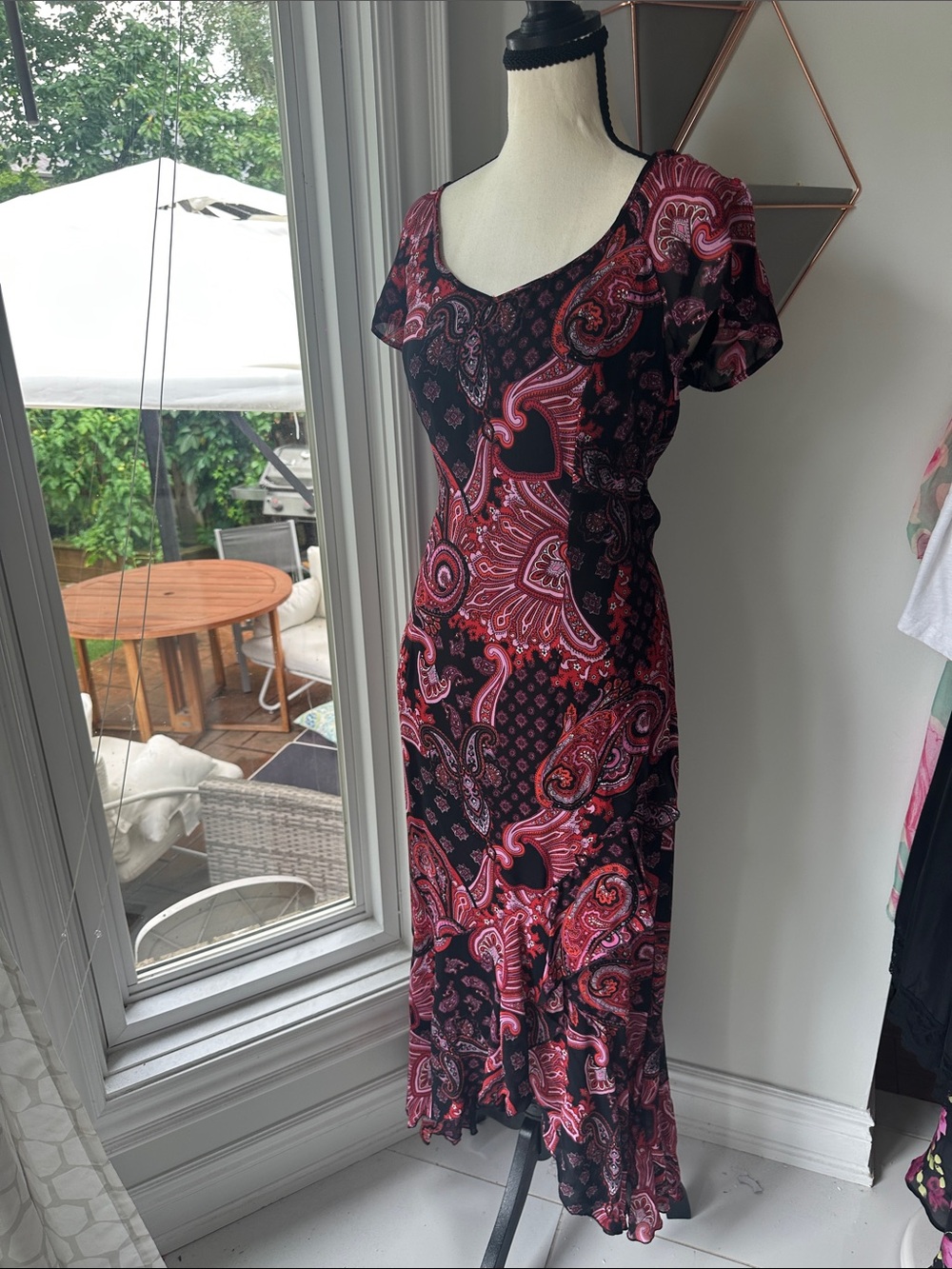 VINTAGE 90s Y2K V-Neck Black Pink Paisley Flutter-Sleeve Ruffle Hem Size 4 - Picture 2 of 15